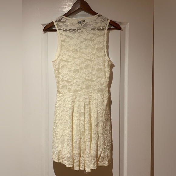 Aritzia (dillema brand) short cream/white lace dress, Size S - Picture 2 of 4